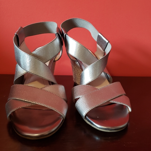 Stylish Silver Wedge Sandals - Picture 3 of 9
